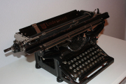 Máquina de escribir Underwood con teclado español, 1929. Créditos: Brass hat