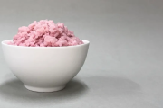 Esta podría ser la comida del futuro: un arroz híbrido con carne creado en laboratorio