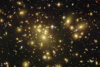Cúmulo de galaxias Abell 1689