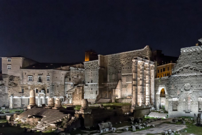 Panorámica nocturna del Foro de Augusto en la ciudad de Roma. Foto: SHUTTERSTOCK