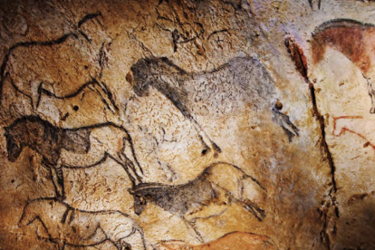 El llamado Gran panel de caballos de la cueva de Ekain (Guipúzcoa) figura entre las obras más espectaculares del arte rupestre en Europa occidental. Se pintó hace entre 13 000 y 14 000 años, cuando el pensamiento simbólico era ya un viejo conocido de los seres humanos.