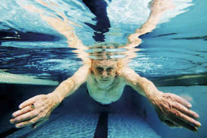 La natación es un método excelente para mantener la memoria –y no solo el cuerpo– en buena forma. Todos los superagers, que llegan a viejos con las capacidades mentales en estado óptimo, practican ejercicio físico con regularidad.