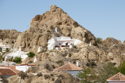 El pueblo español que te trasladará a otra época: tiene miles de casas-cueva subterráneas 6617cd7ce4993