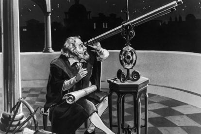 Recreación moderna de Galileo utilizando su telescopio