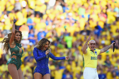 Pitbull, Jennifer Lopez, Claudia Leitte durante la Ceremonia de Apertura de la Copa Mundial de la FIFA en Brasil