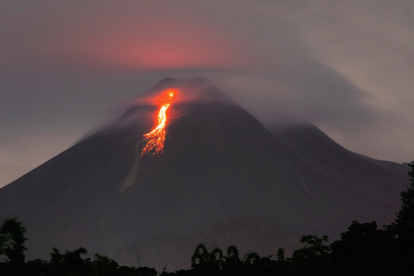 El estruendo de la última erupción del monte Merapi pudo escucharse a varios kilómetros de distancia