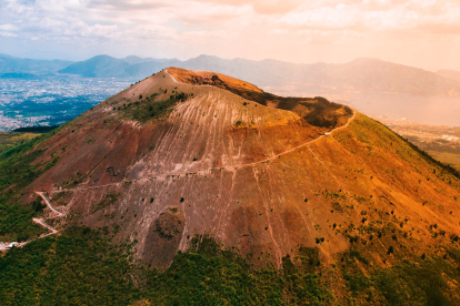 El Vesubio es uno de los volcanes más peligrosos, ya que tres millones de personas viven a su alrededor
