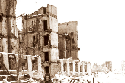 Habitantes de Stalingrado regresan a sus hogares en 1943