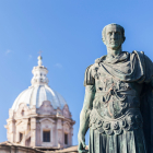 Escultura de Julio César en Roma