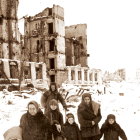 Habitantes de Stalingrado regresan a sus hogares en 1943