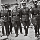 Heinrich Himmler recorriendo las ruinas del alcázar de Toledo con el general Moscardó en 1940