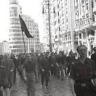 Miembros de las Falanges Madrileñas, clandestinos durante la guerra, se unieron al desfile de las tropas nacionales por las calles de Madrid tras la rendición de la ciudad