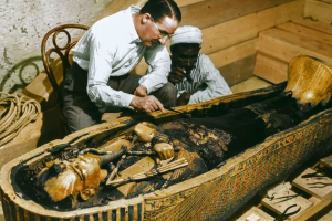 Howard Carter encontró por primera vez la tumba de un faraón intacta.