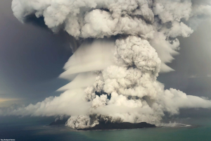 Foto del volcan Hunga Tonga- Hunga Ha’apai