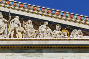 Esculturas de los doce dioses griegos primigenios en el frontón de la Academia de Atenas. Foto: SHUTTERSTOCK