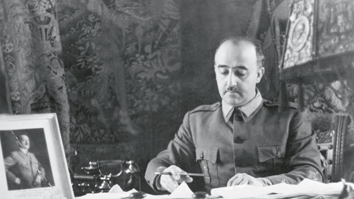 
        ¿Qué papel jugó la España de Franco en la Segunda Guerra Mundial?
    