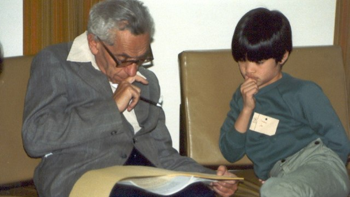 
        Así fue la vida de Paul Erdős, el matemático más prolífico y extravagante de la historia
    