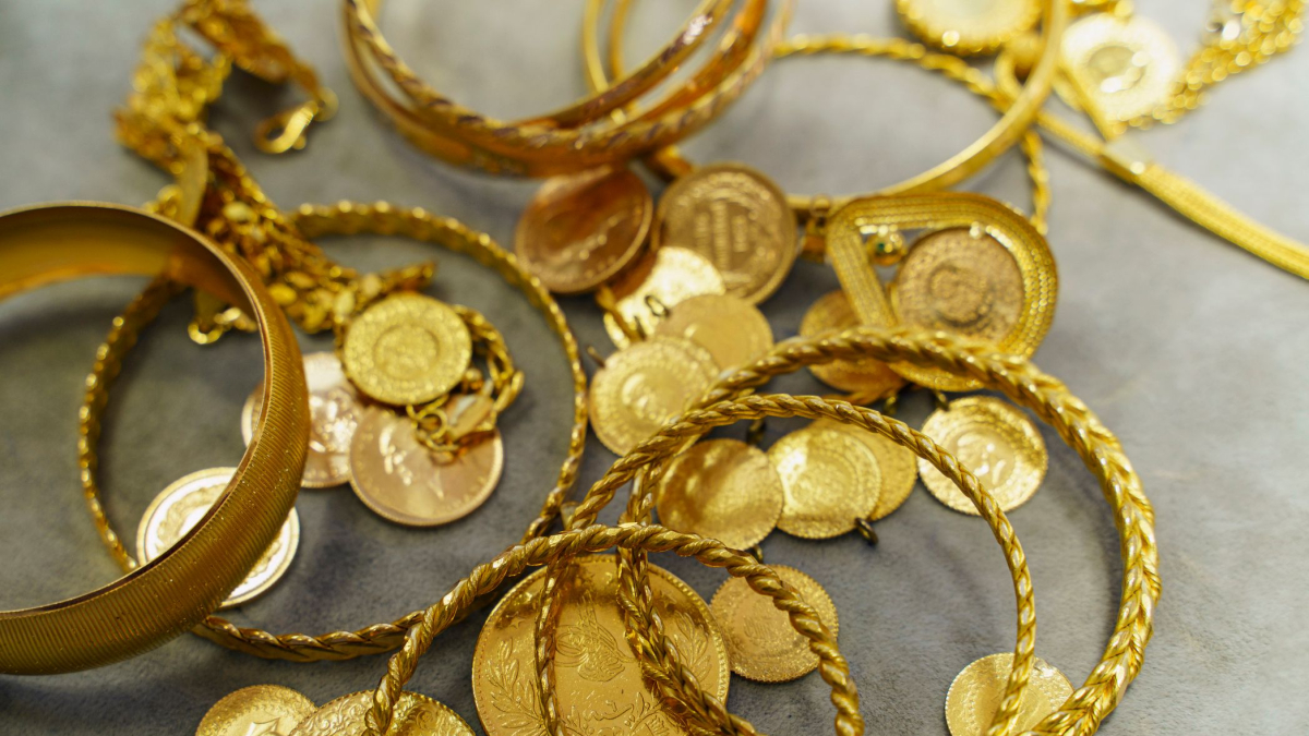 
        ¿Cuál fue la primera pieza de oro fabricada por el ser humano?
    