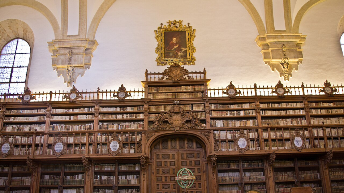 
        La biblioteca universitaria más antigua de Europa está en España
    