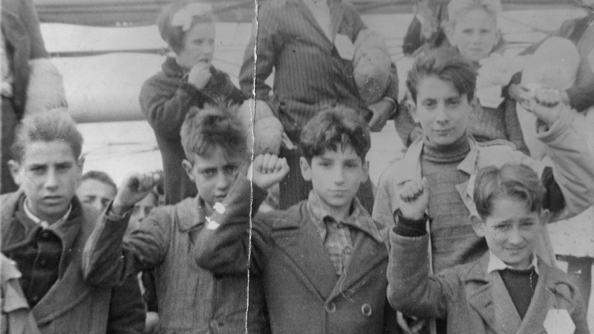 
        Sombras del pasado: el escándalo de los niños robados en la España franquista
    