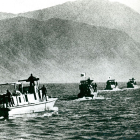 Barcos de la Marina imperial japonesa navegan hacia Hong Kong