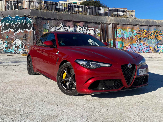 Alfa Romeo Giulia Quadrifoglio Verde: deportividad a la antigua