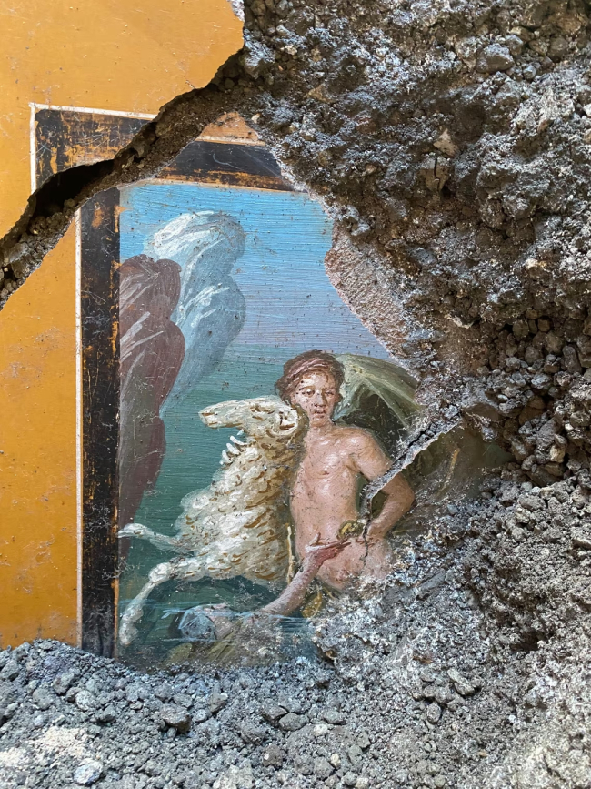Los frescos fueron descubiertos durante los esfuerzos de restauración cerca de la mansión conocida como la Casa de Leda
