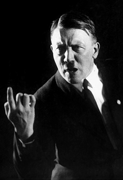 Hitler en una de sus poses durante los discursos