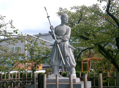 Escultura Nakano