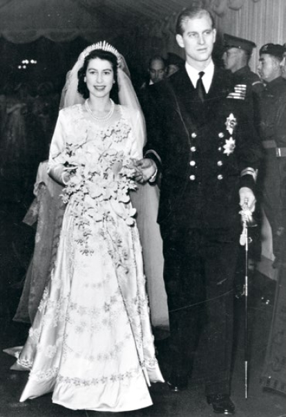 Isabel Windsor y Felipe Mountbatten el día de su boda