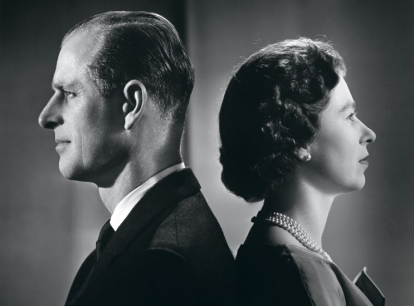 Retrato de Isabel II y el príncipe Felipe en Buckingham