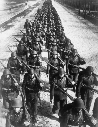 Infantería polaca marchando en 1939