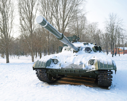 Tanque cubierto de nieve en el Parque de Invierno