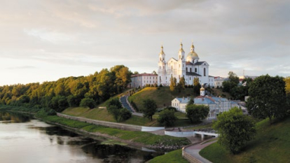 Ciudad de Vitebsk y el río Dvina