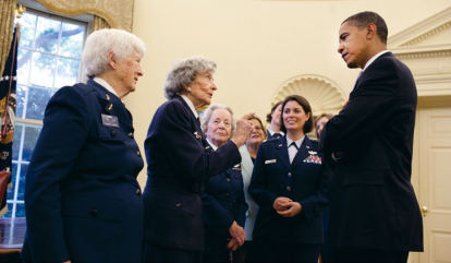 Barack Obama con veteranas de la WASP