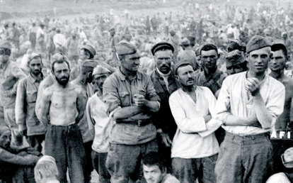 Soldados soviéticos en un campo de tránsito en Stalingrado